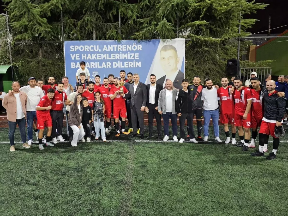 Gölcük’te İhsaniyespor Şampiyon Oldu