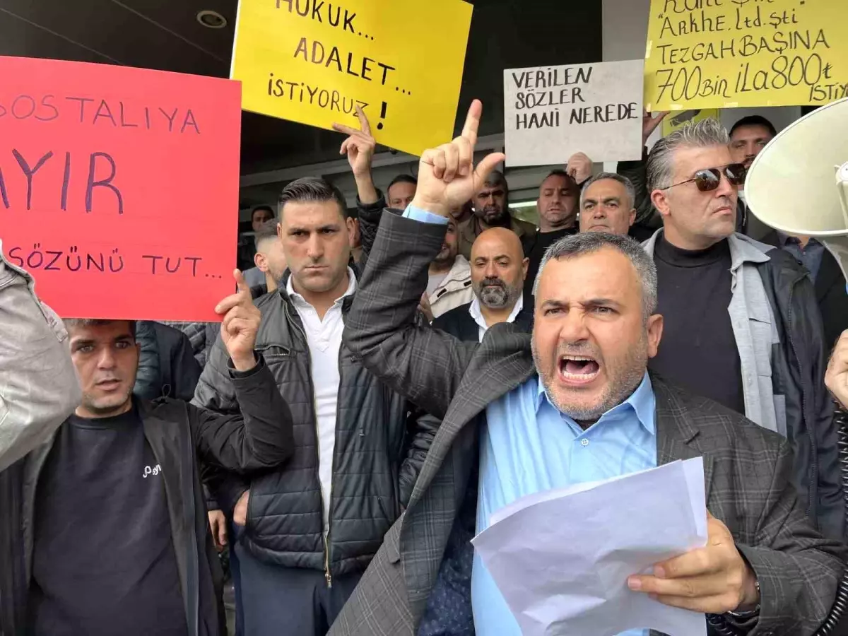 bostanli pazarindaki ihaleye tepki esnaf eylemde RjPEAekm.jpg