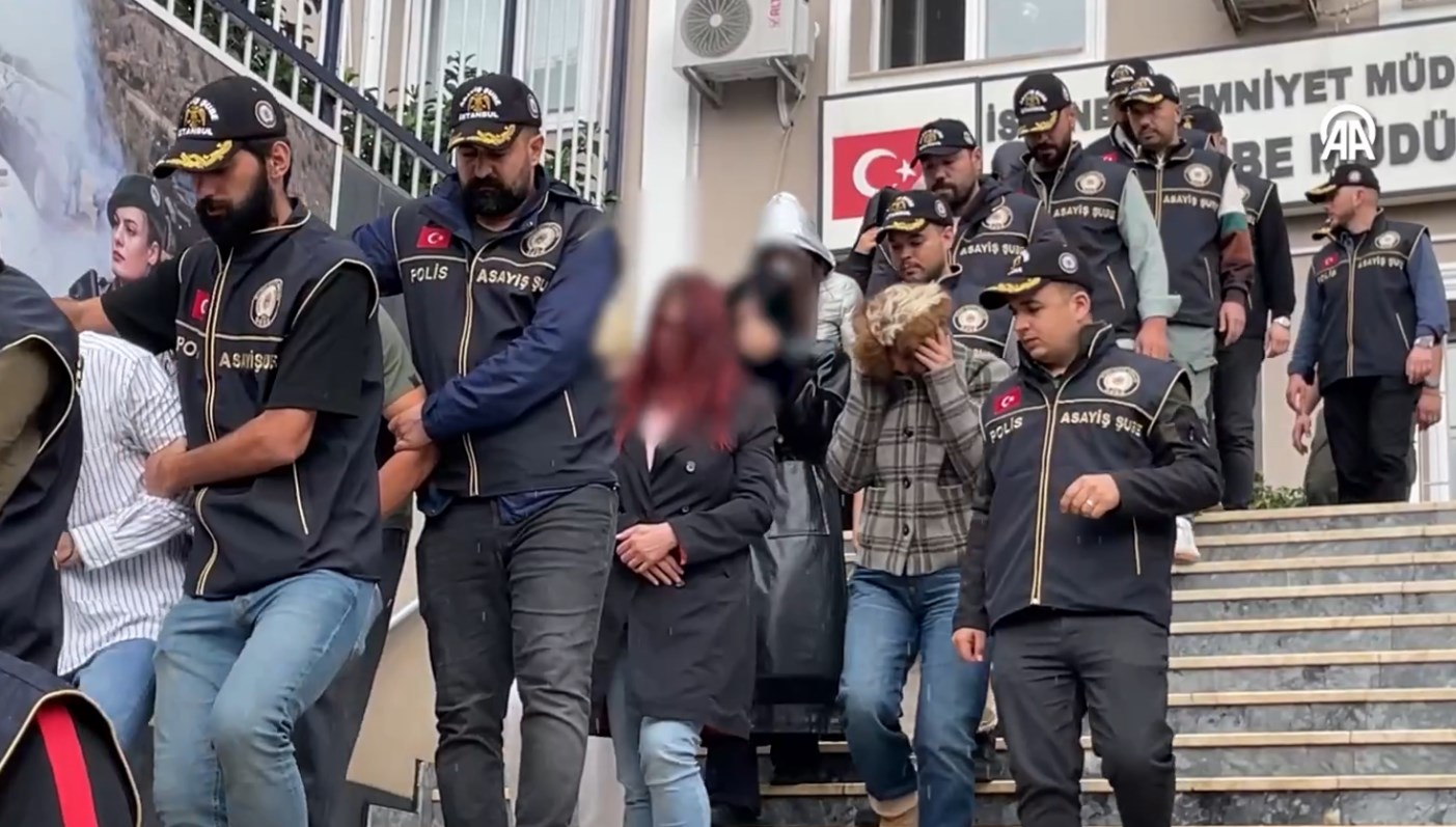 istanbulun 15 ilcesine ahlak polisinden baskin yNjBhcYv.jpg