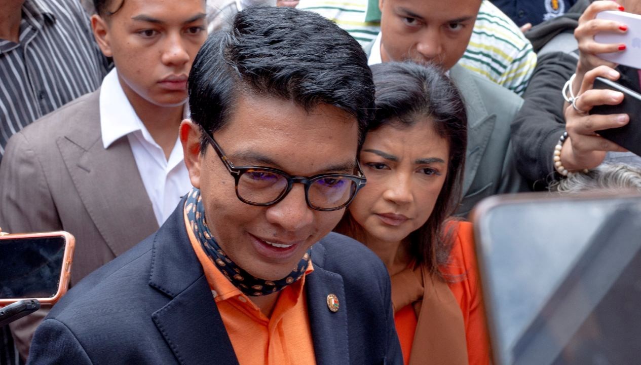 madagaskarda cumhurbaskani rajoelina fransiz ucagiyla ulkeden kacti iddiasi 4Ymi5dle.jpg