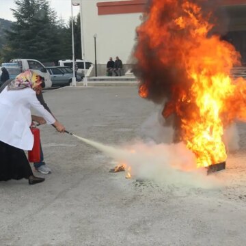 Taşova Hastanesi’nde Deprem ve Yangın Tatbikatı tasova hastanesinde deprem ve yangin tatbikati 3ALJQAiB.jpg
