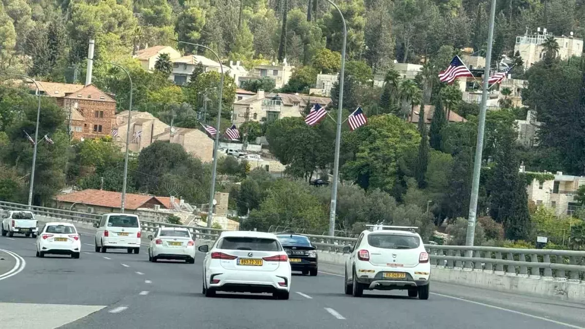 tel avivden kuduse ziyaretcileri abd bayraklari karsiliyor lSljfnH3.jpg
